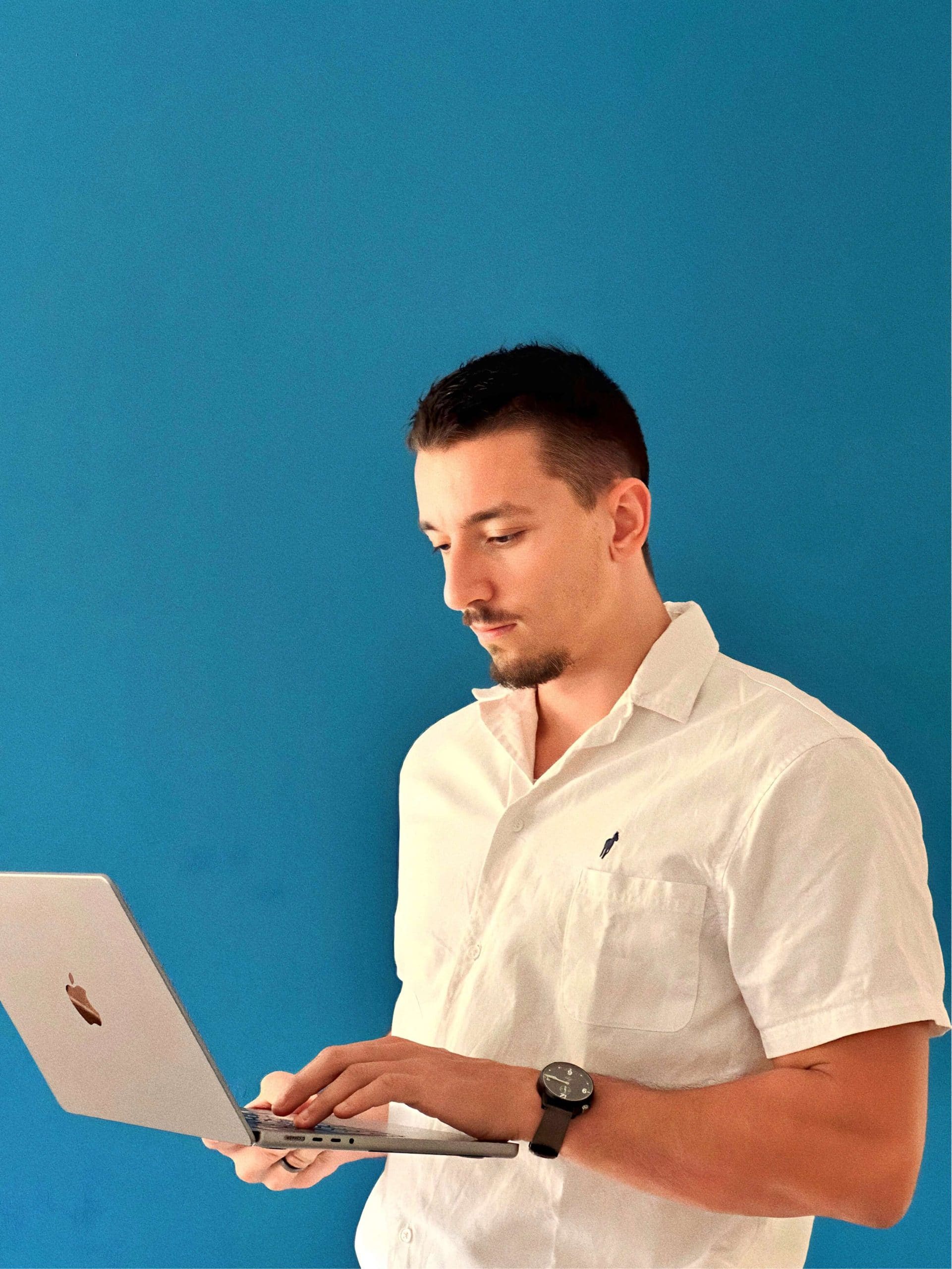 Cédric Chevillard en train de développer un nouveau site internet pour la refonte d'un client